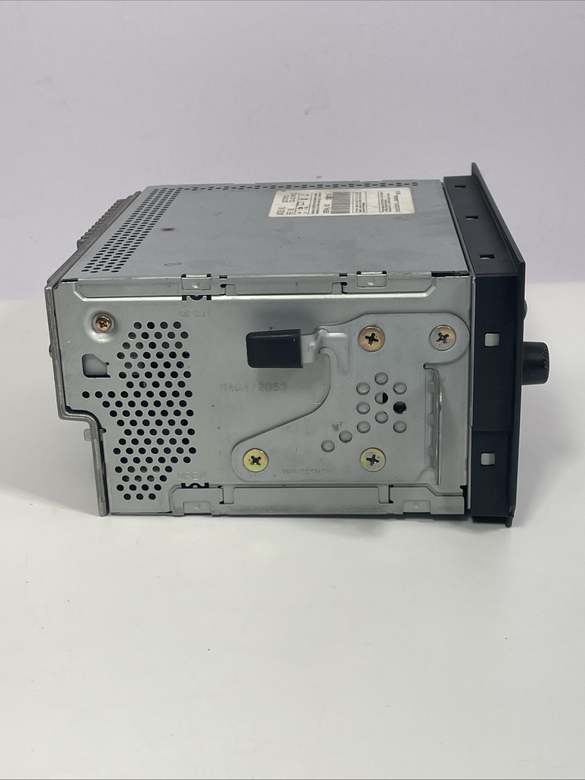 Saturn Ion AM FM CD MP3 radio receiver 22727872 Not Tested For Parts Only