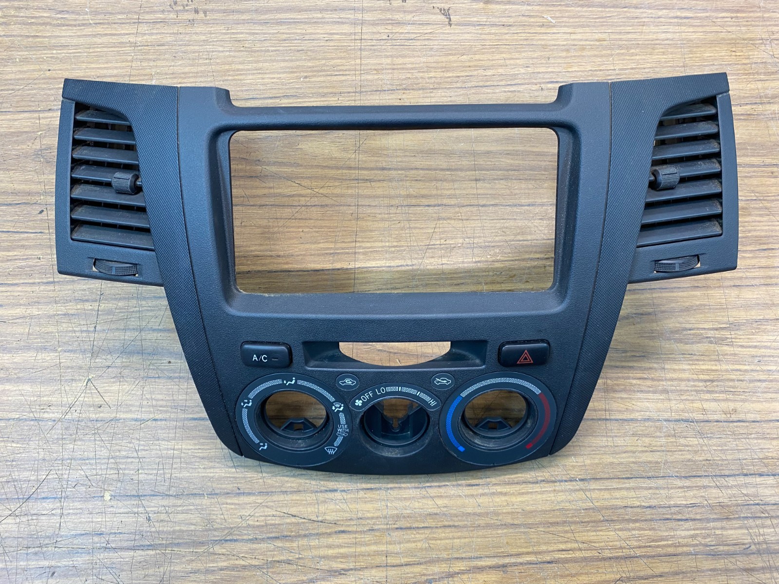 Toyota Hilux 2011 Diesel Interior Dash A/C Control Surround Facia 55420-0K010