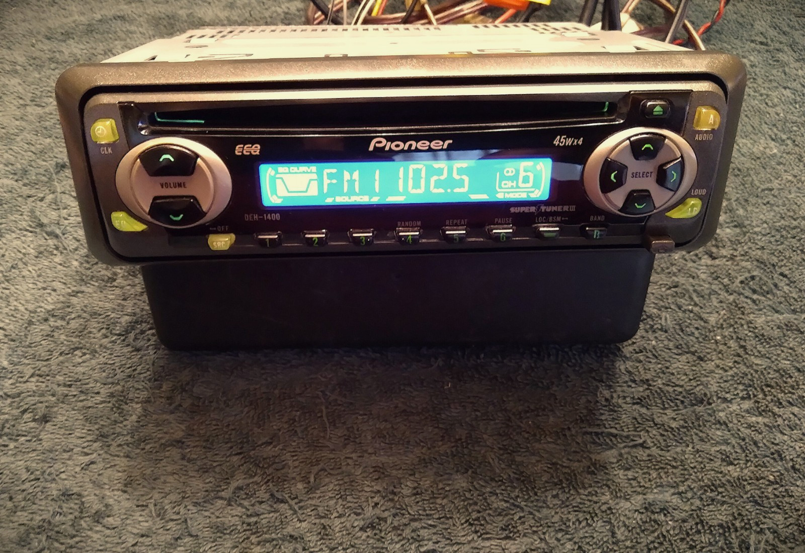 Pioneer “Old School” DEH-1400 CD/ Receiver, Easy EQ, Clean Shape & Works Great