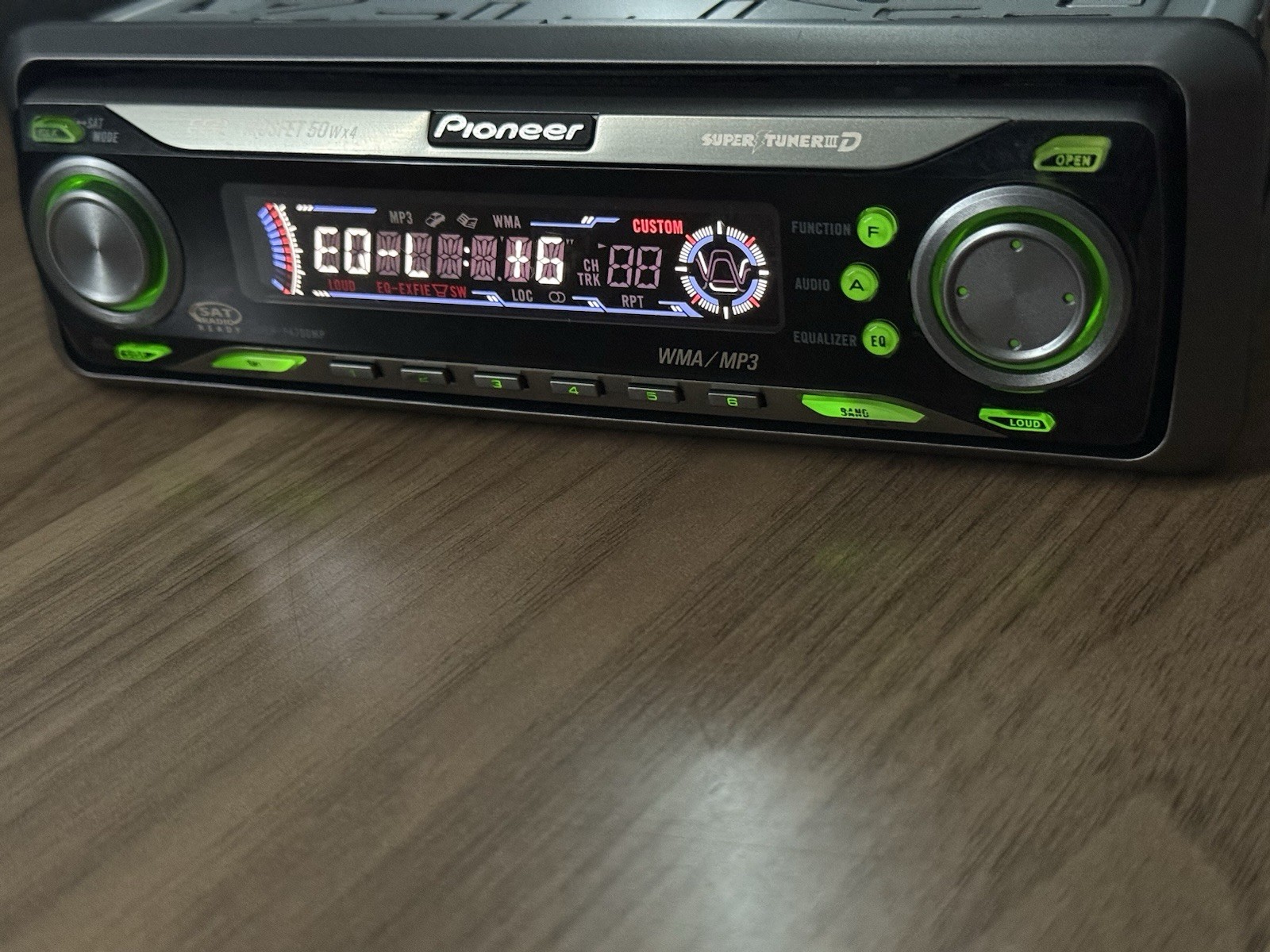 PIONEER BLUETOOTH CAR AUDIO STEREO CD OLD SCHOOL DEH-P4700MP EQ SUB VINTAGE RARE