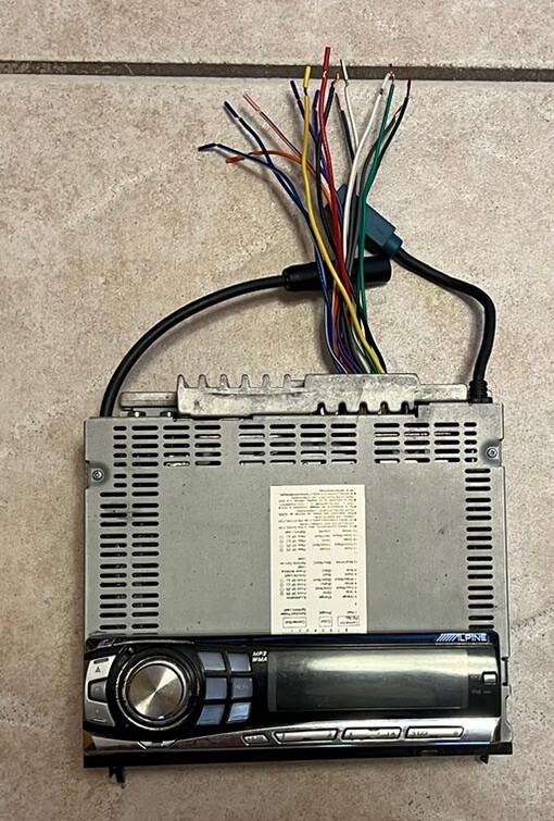 Alpine CDE 9852 CD Player In Dash Receiver Radio Works CD Player Does Not Work