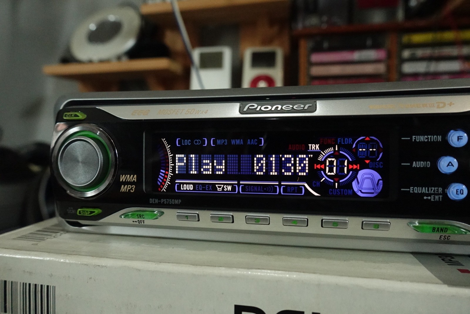 Pioneer DEH-P5750MP. CD/Fm/Aux. New With Open Box.
