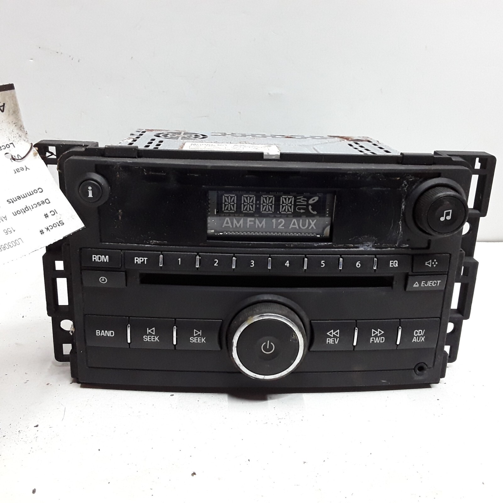 06 07 Saturn Ion, view, AM/FM CD radio missing display cover OEM 15850680