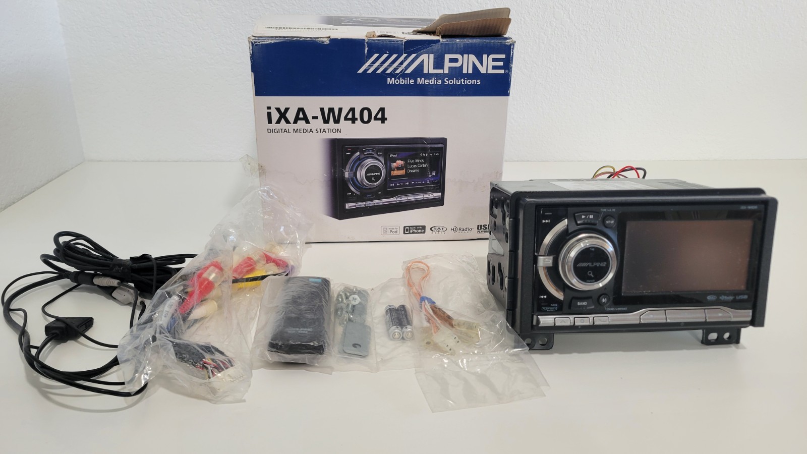 Alpine iXA-W404 Media Player/USB In Dash Receiver Works Great Double DIN