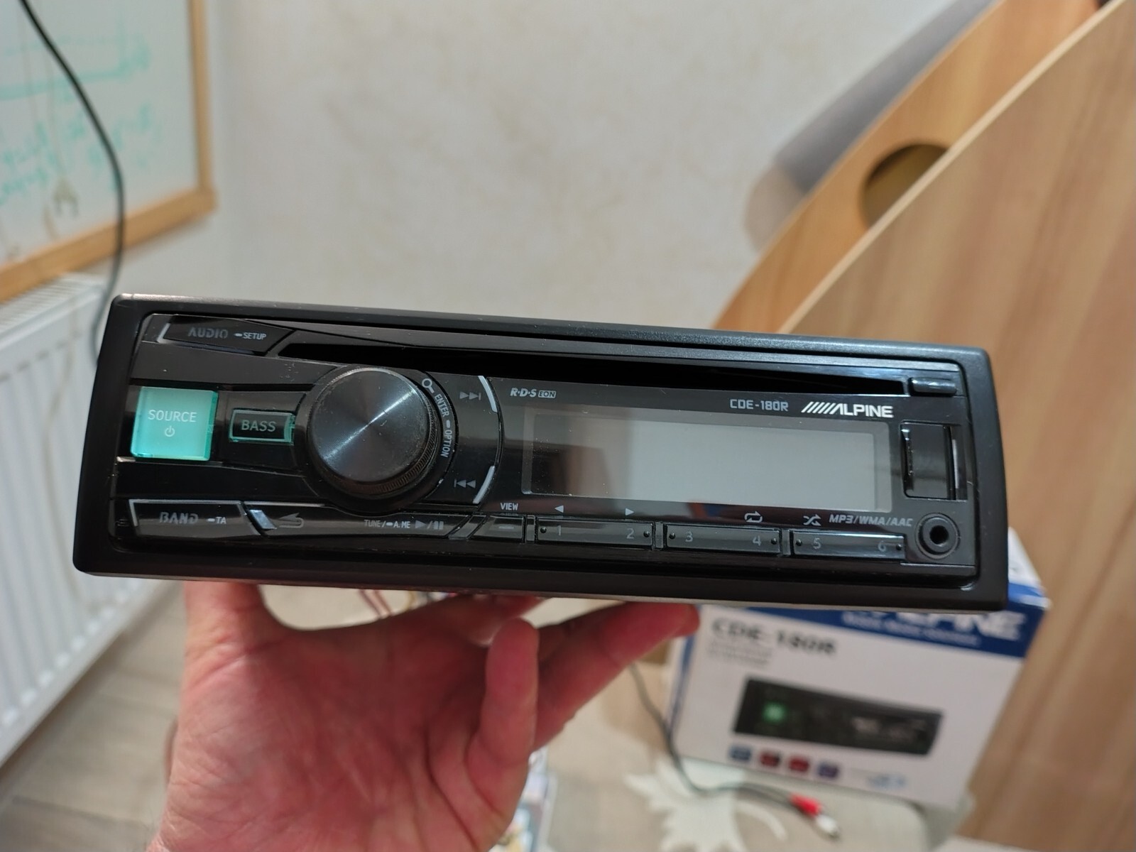 Alpine CDE-180R Car Stereo Mobile Media Receiver Fully Working Good Shape BOX
