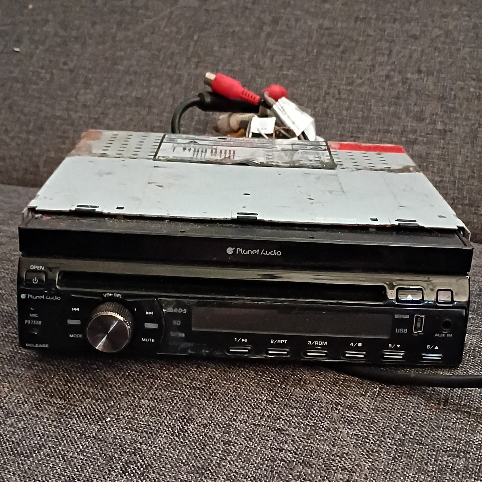 Planet Audio P9759B 7″ In-Dash Single DIN Car Video Player