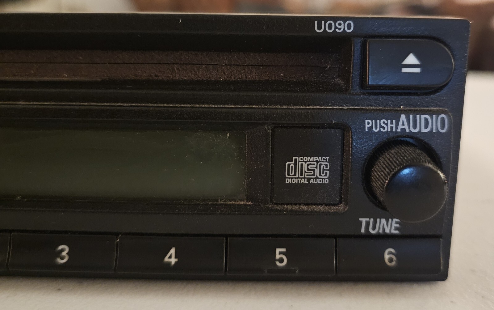 Mitsubishi Outlander & Montero AM FM CD radio receiver OEM MN141488 DY-2U45W