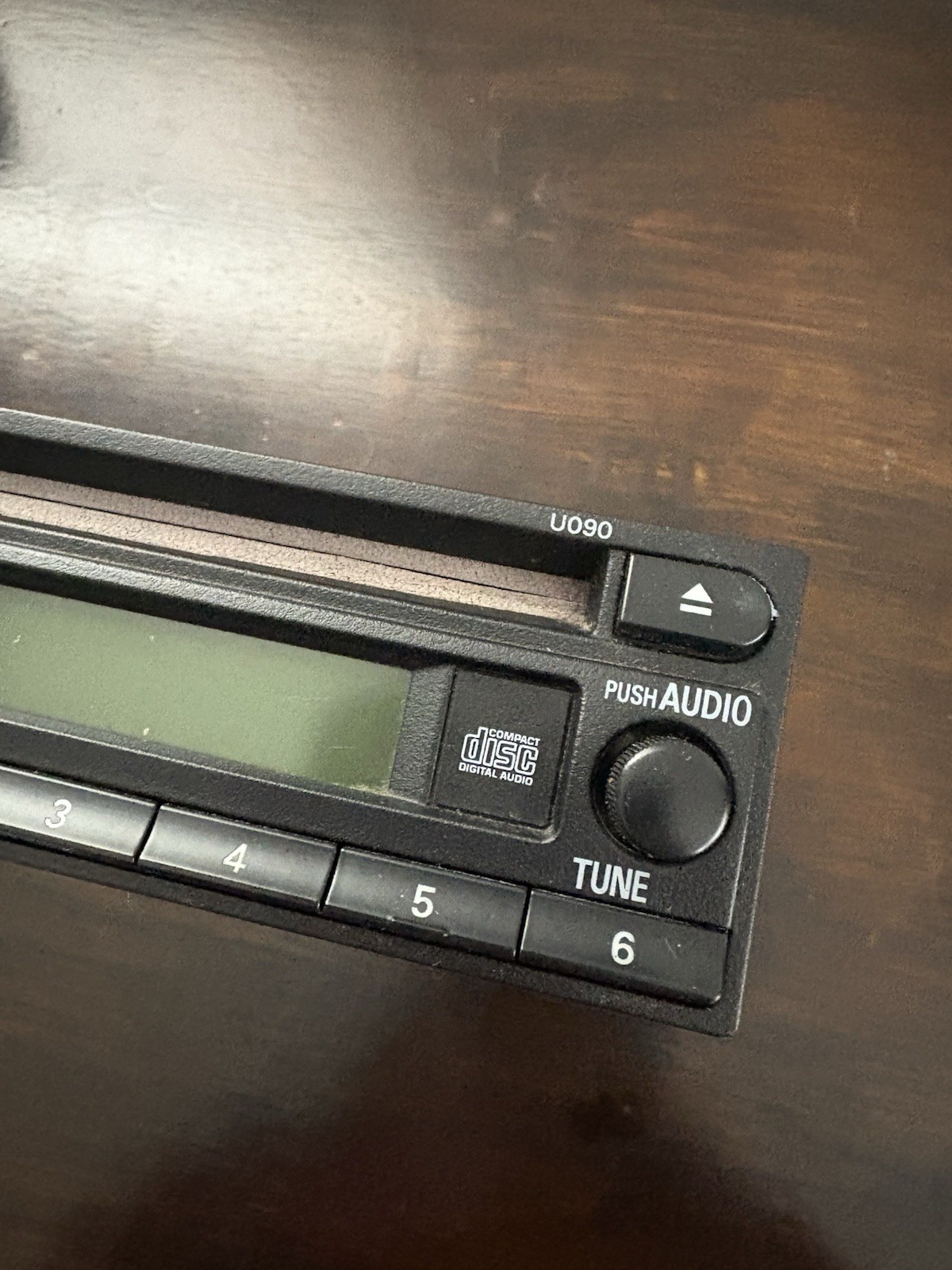 Mitsubishi Outlander & Montero AM FM CD radio receiver OEM MN141488 DY-2U45W