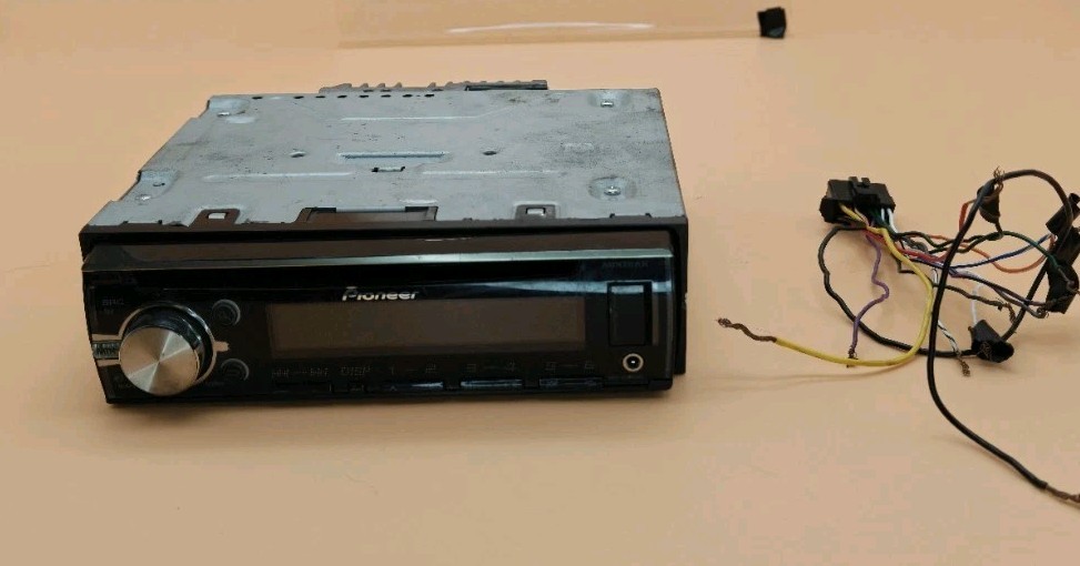 Pioneer DEH-X5710HD CD HD Radio USB AUX Car Stereo Receiver For Parts/Repair