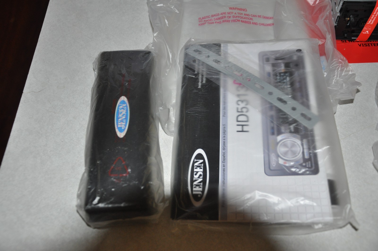 New Jensen HD5313 HD Radio Tuner CD Receiver MP3 Front USB/AUX Inputs