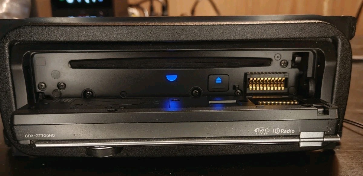 Sony CDX-GT700HD Single DIN Car Stereo HD Radio CD USB AUX Tested Works Harness