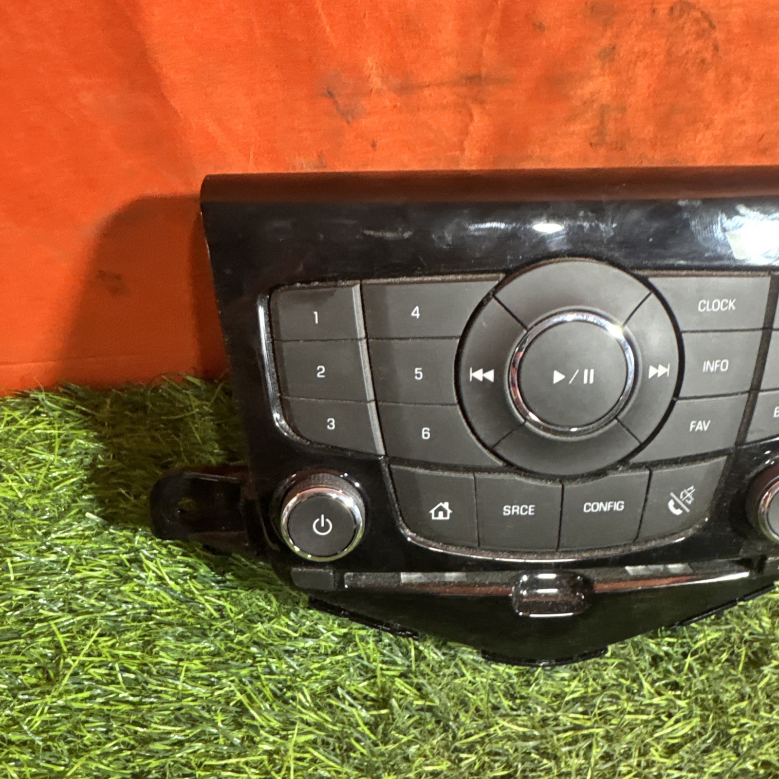 13 14 15 16 Chevy Cruze AM/FM CD radio control panel 95166368 OEM