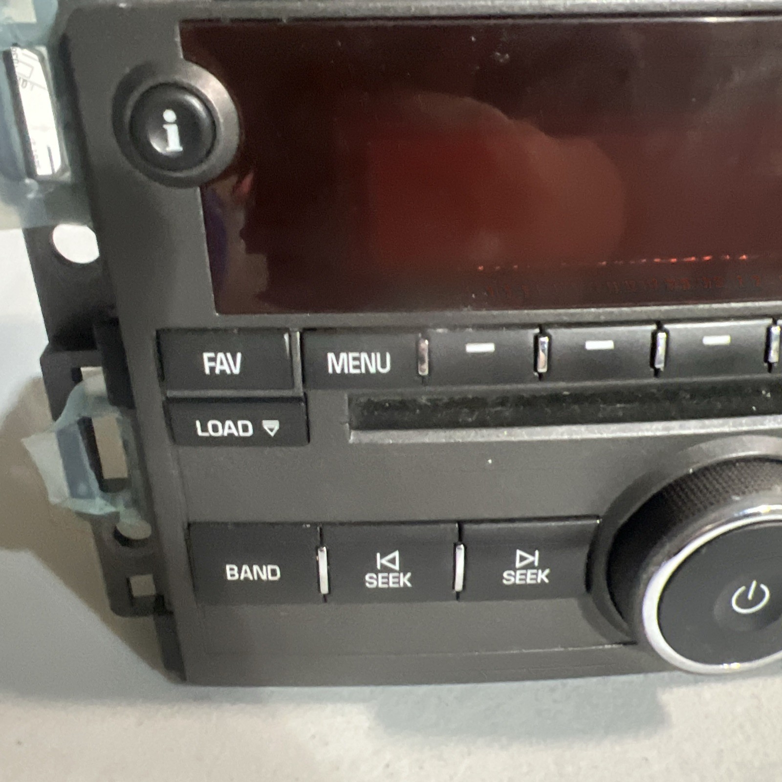 2007 Saturn Aura XR AM FM CD MP3 Car Radio Receiver