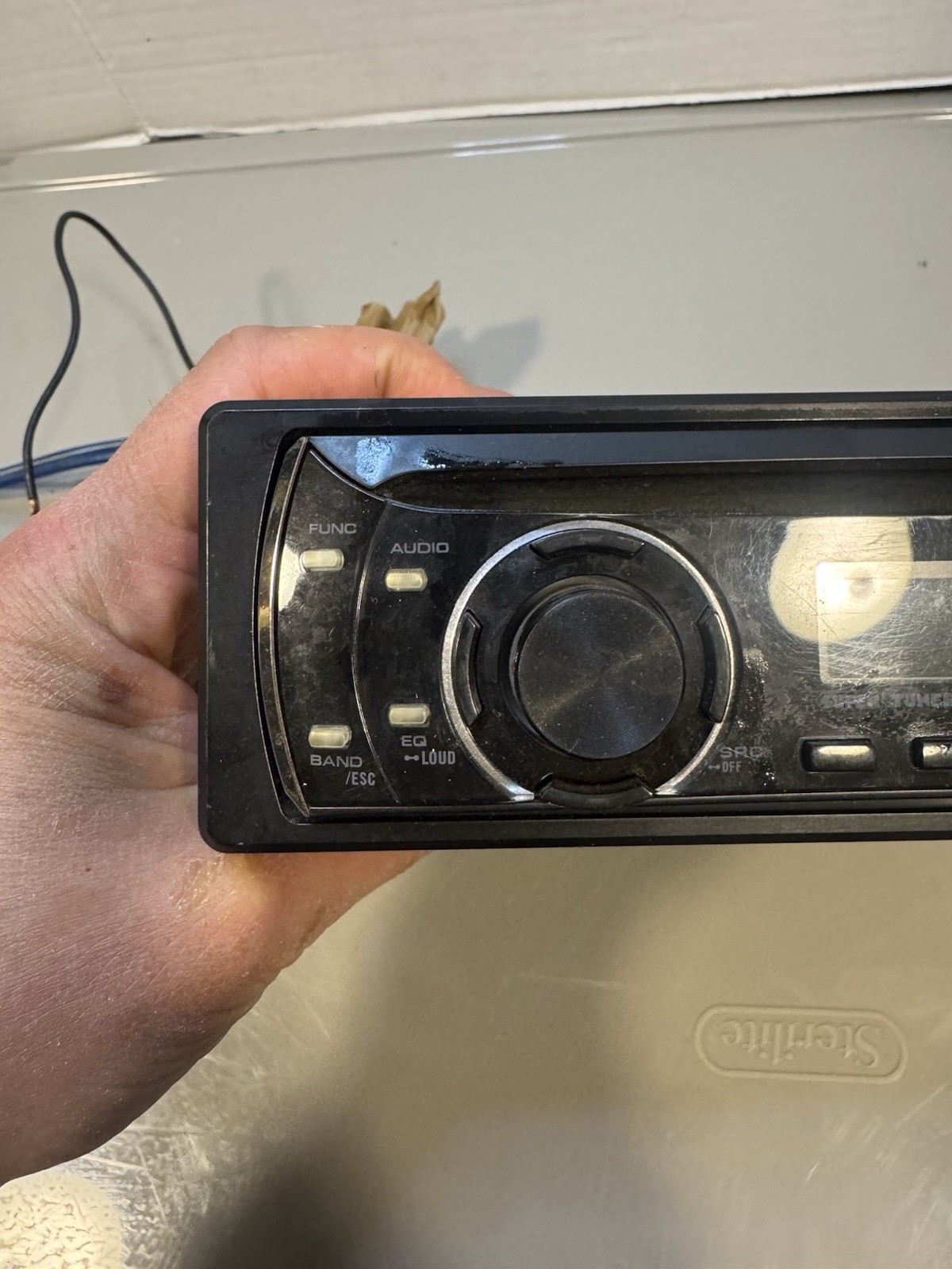 Untested Pioneer DEH-1100 CD Player In Dash Receiver