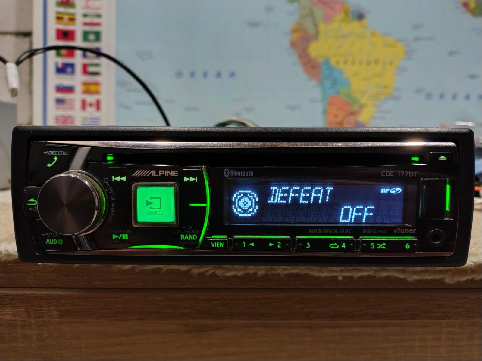 Alpine CDE-177BT Car Stereo CD Media Receiver Fully Working Great Shape