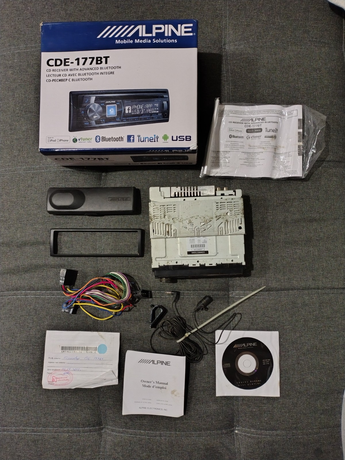 Alpine CDE-177BT Car Stereo CD Media Receiver Fully Working Great Shape