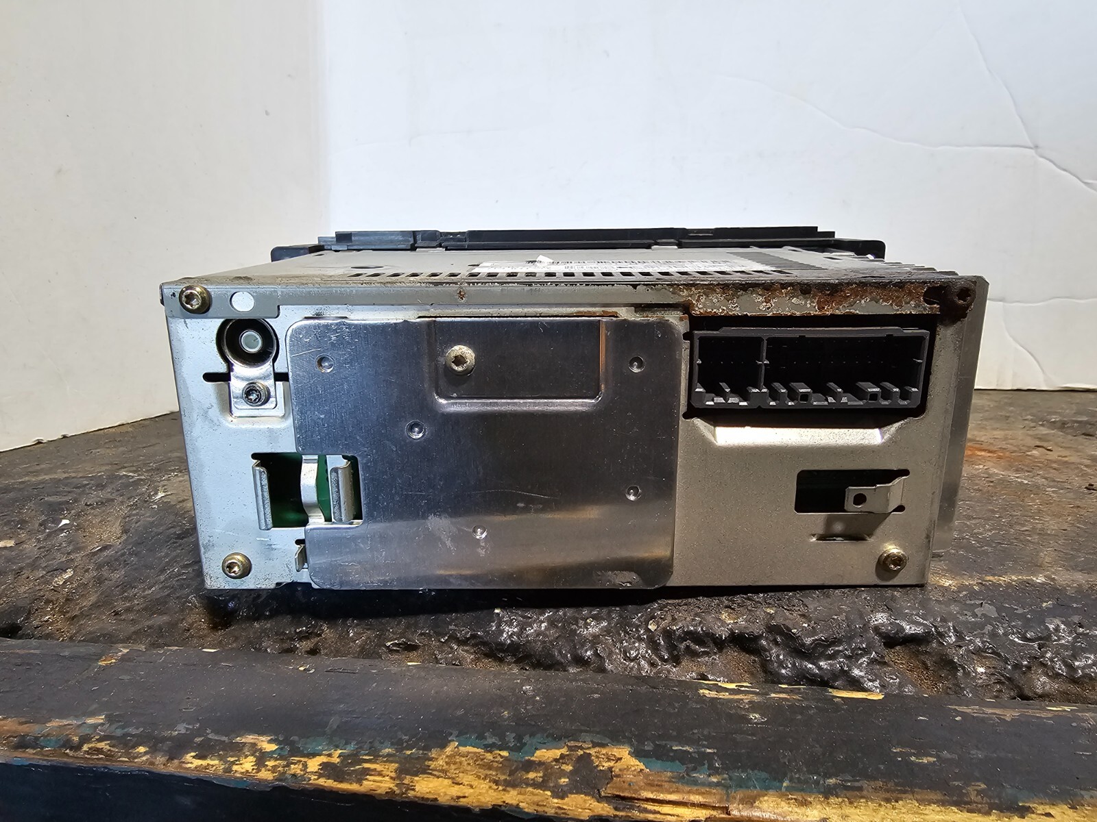 Mopar AM FM TAPE FACTORY DASH UNIT #05064335AH
