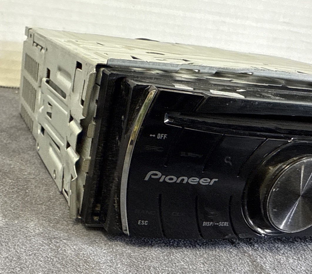 pioneer deh-3200ub car stereo Tested Works Missing Trim Ring Might Need New Cage