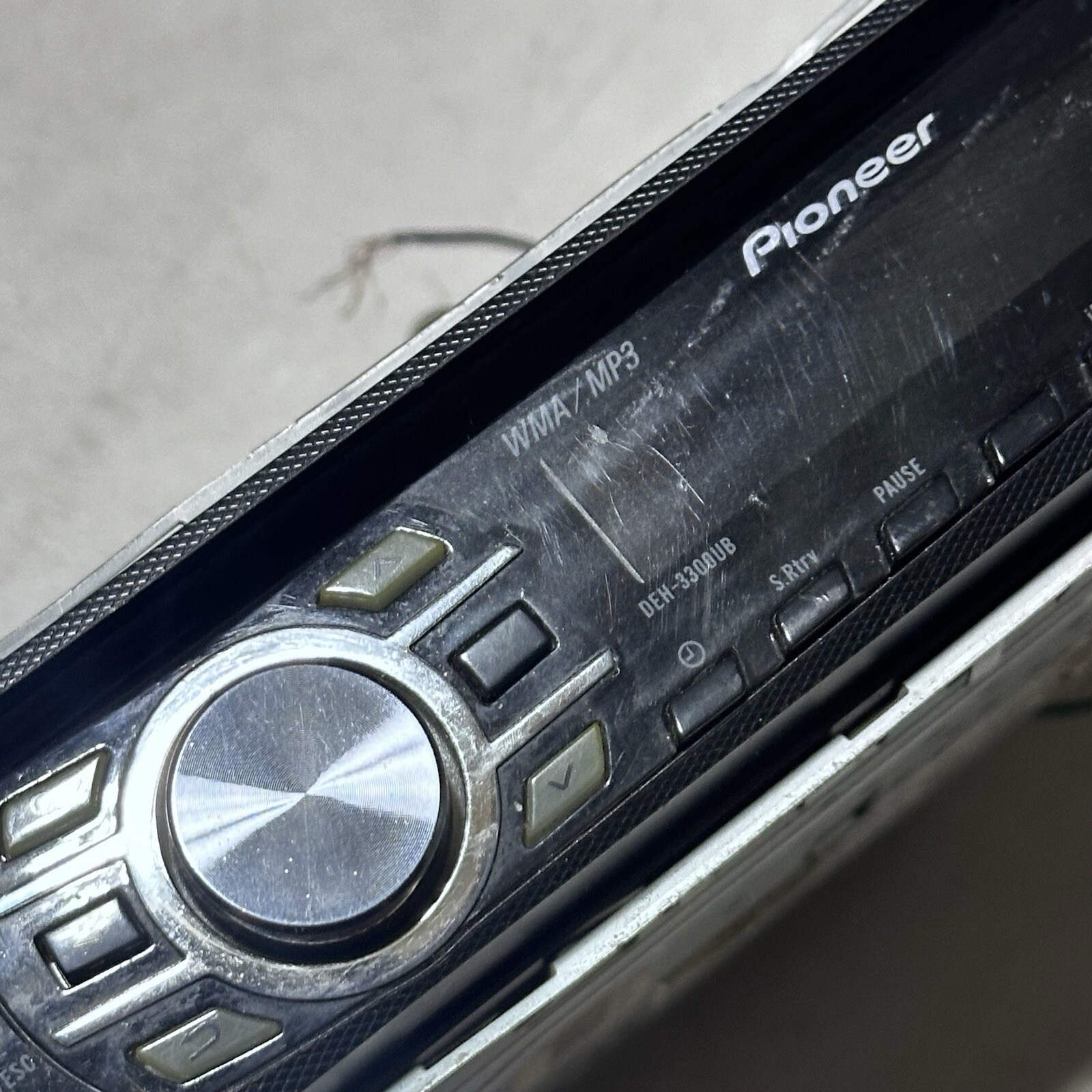 Pioneer DEH-3300UB MP3/WMA/WAV Player In Dash Receiver 50W x 4 iPod Control.