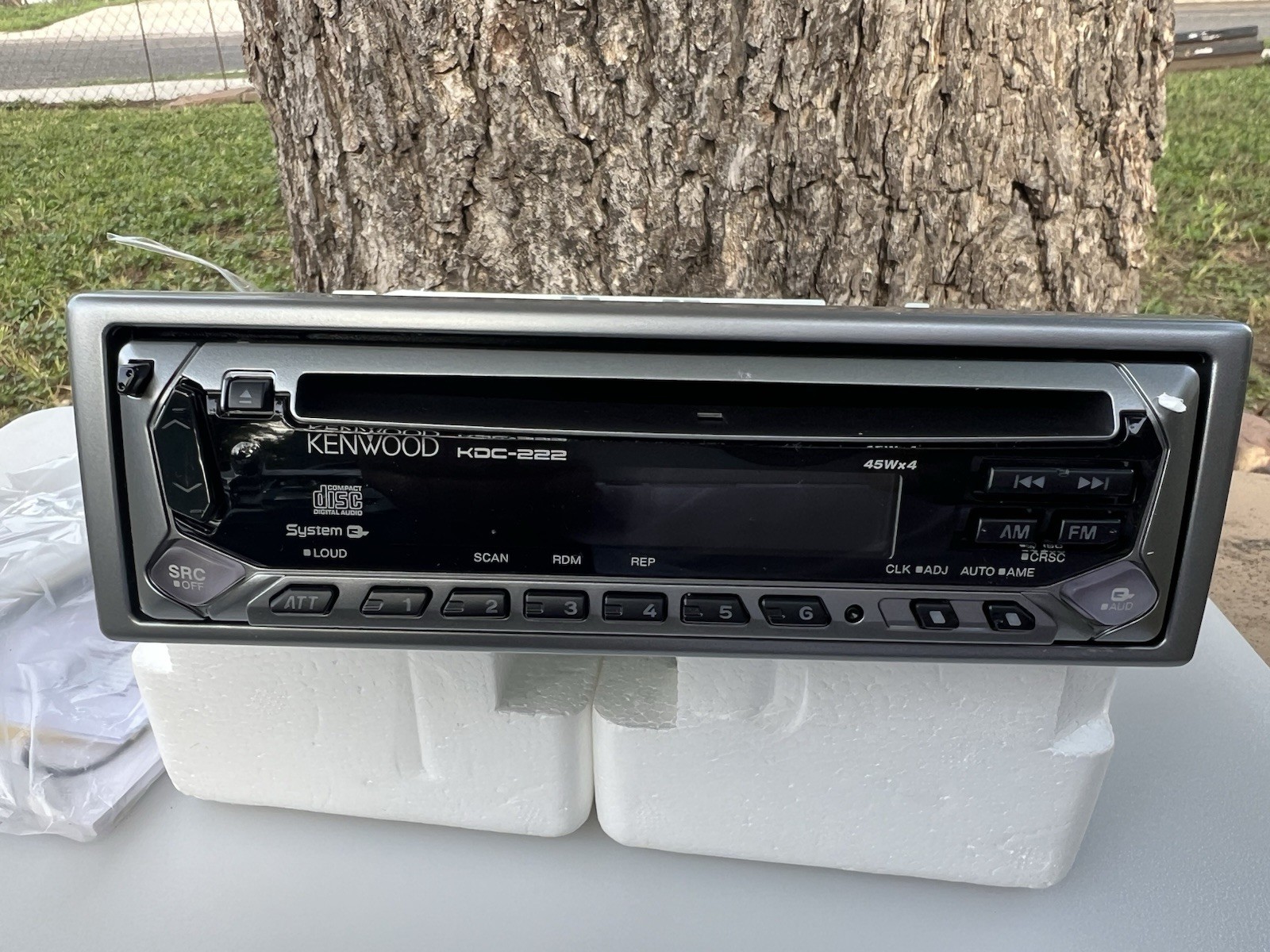 Kenwood KDC-222 Car Stereo Receiver/CD player with mounting sleeve ( New )