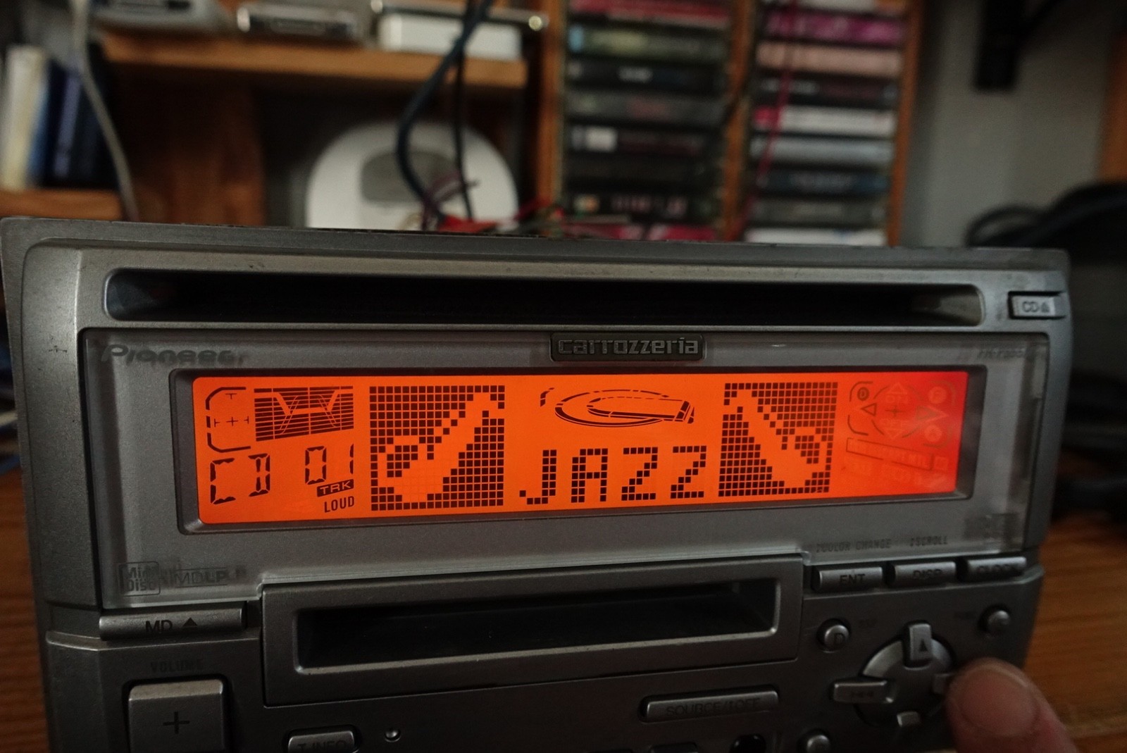 Pioneer Fh-P555MZ. 2 Dins- CD/MD/Aux-Bluetooth Player. BBE/Surround Mode.