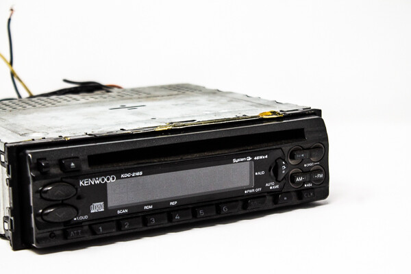 Kenwood KDC-216s 45W x 4 AM/FM CD PLAYER Detachable faceplate