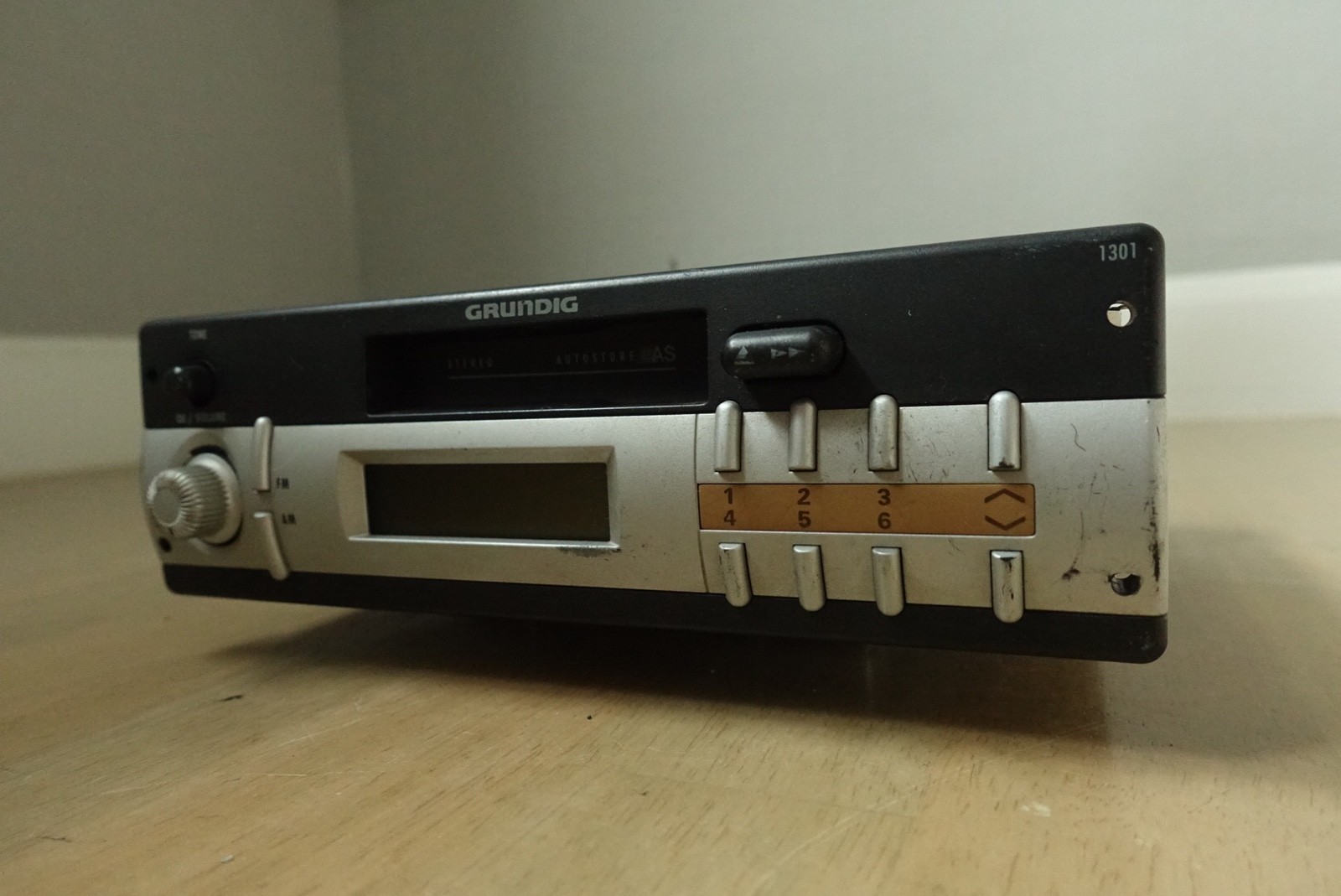 Grundig SCC 1301 vintage car radio cassett. cassette/Fm108/Bluetooth.