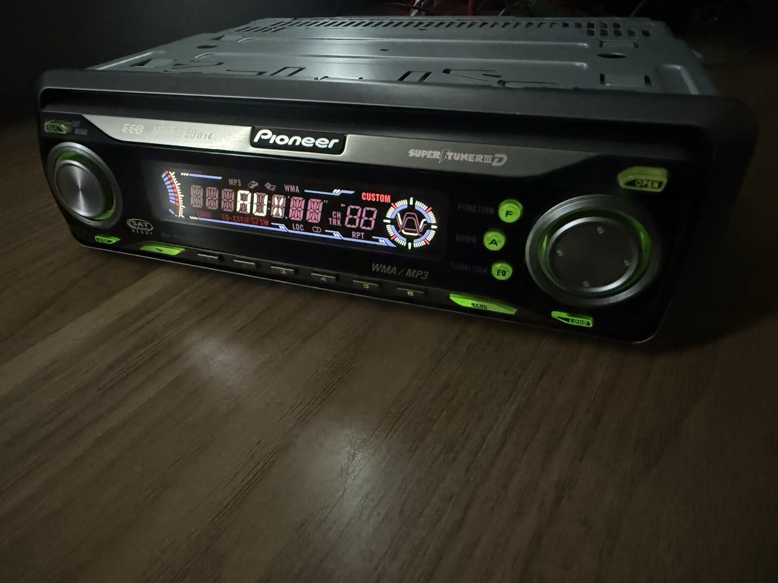 PIONEER BLUETOOTH CAR AUDIO STEREO CD OLD SCHOOL DEH-P4700MP EQ SUB VINTAGE RARE