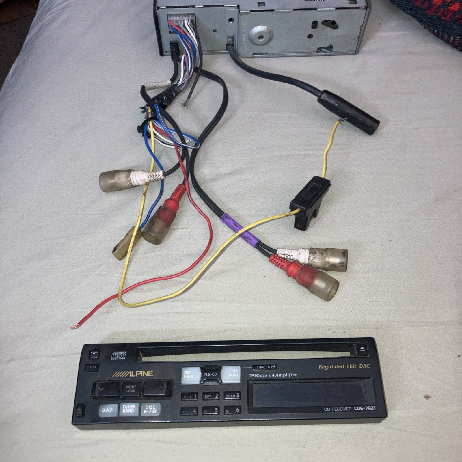 Alpine CDE-7821 CD Player Detachable Face Tuner Band Mode Loud D.A.P 25Wx4 1 DIN
