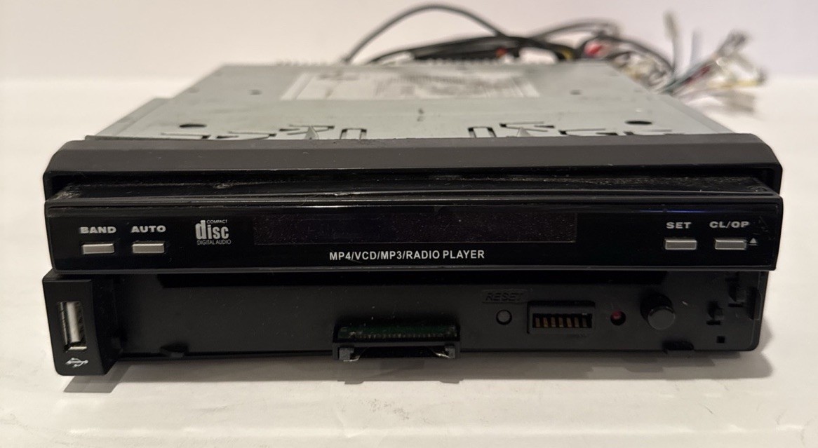 Tview D7905B-D In Car Dash 7′ Multimedia Player MP4/VCD/MP3/Radio Untested