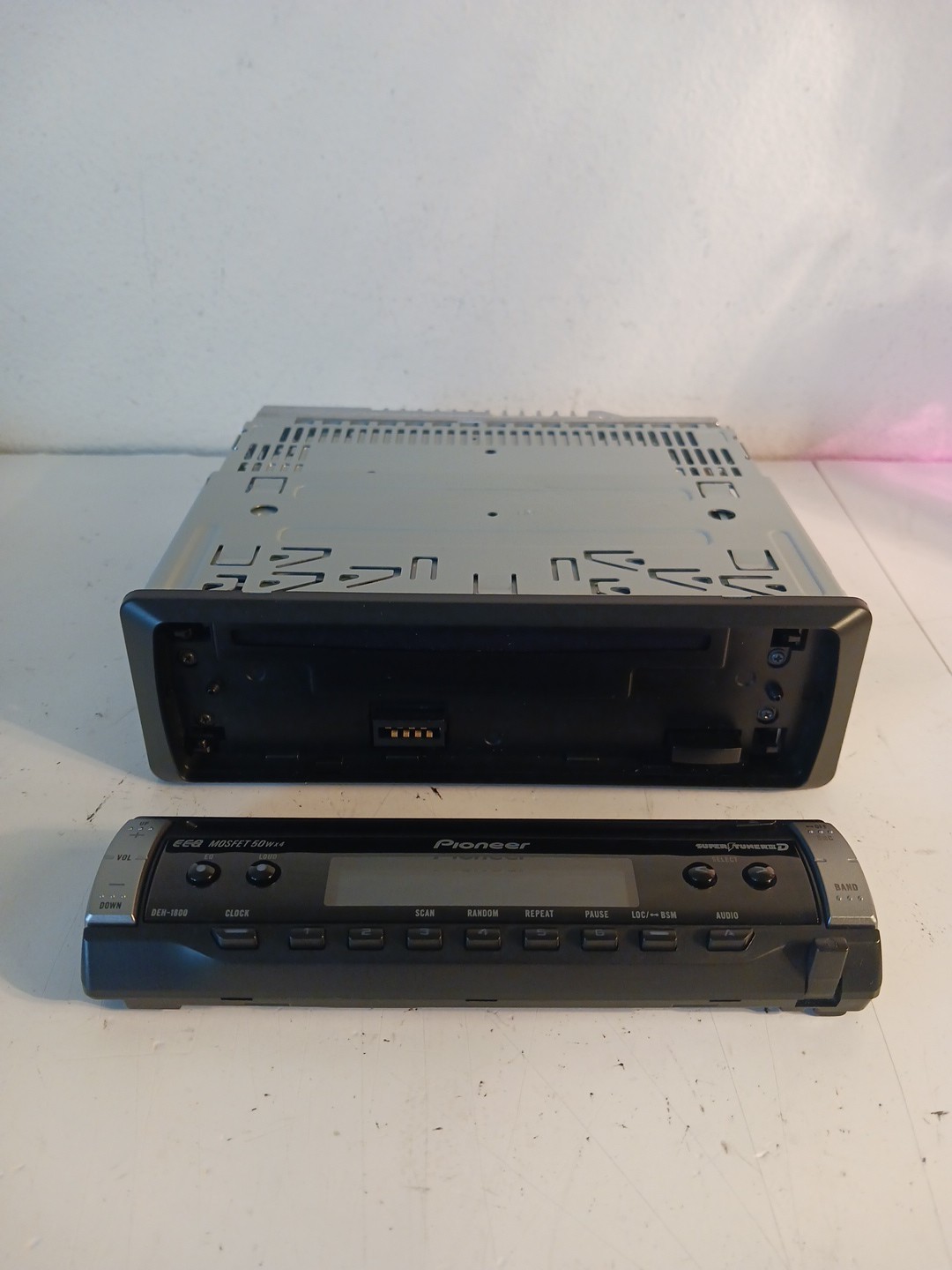 Pioneer DEH-1800 Super Tuner lll Car CD Player EQ/Mosfet 50 Wx 4 Amp/Detach Face