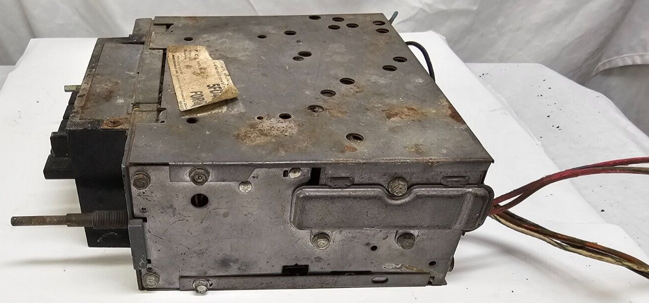 Ford Motorola AM/FM Quadrasonic 8-Track Tape Radio D8AF-19A188-AA / 5FD4804 -OEM