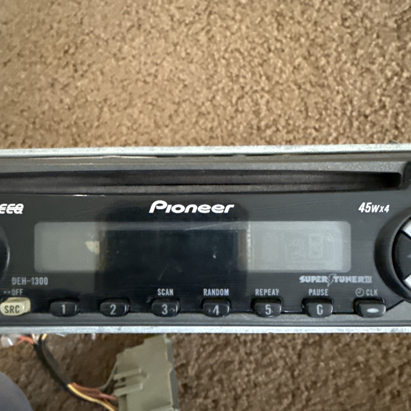 Pioneer DEH-1300 powers on