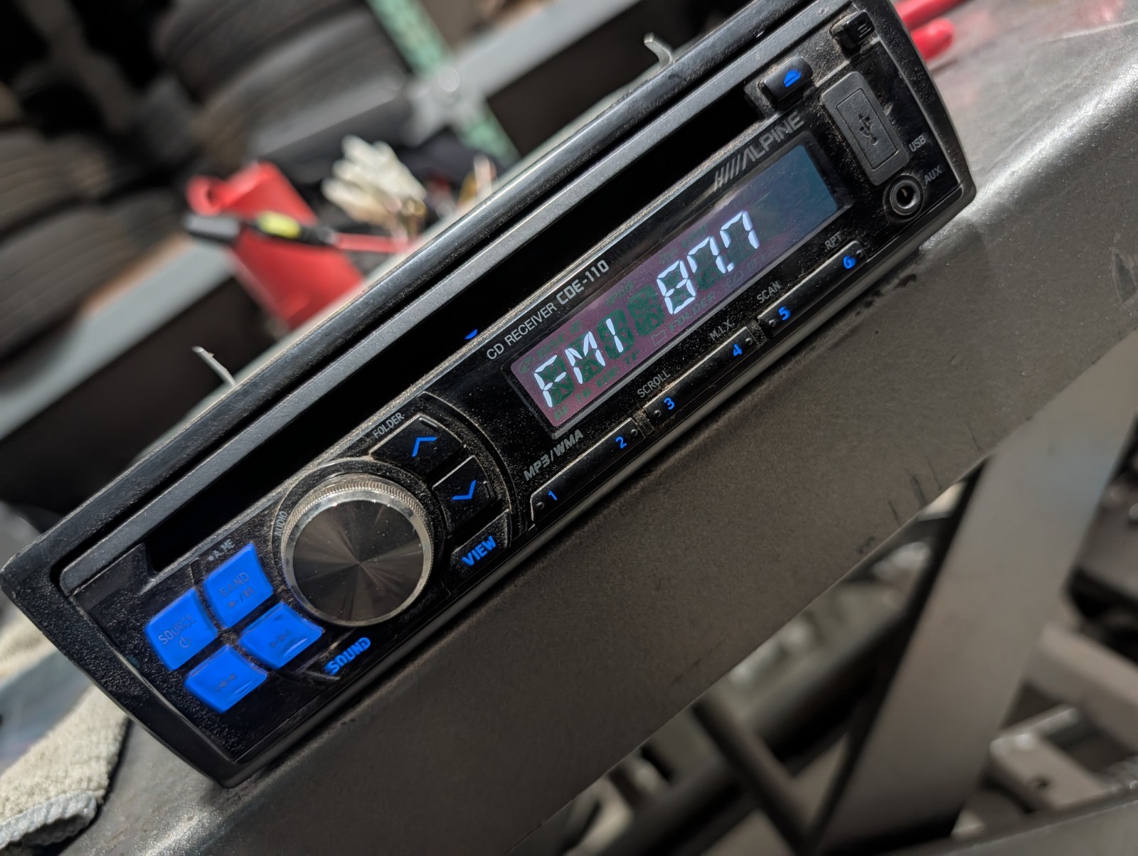 Alpine CDE-110 Receiver MP3/WMA/CD Aux USB Audio Deck Car Sereo Detachable Face