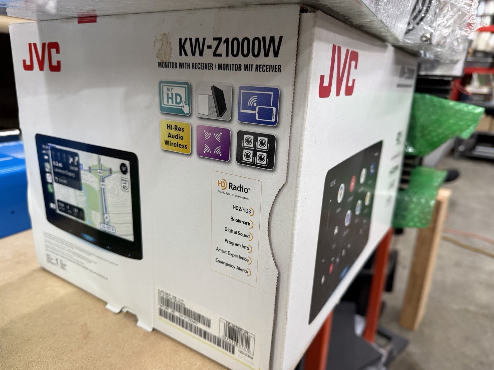 JVC KW-Z1000W / Floating Radio Digital Media Receiver featuring 10.1″ HD Screen