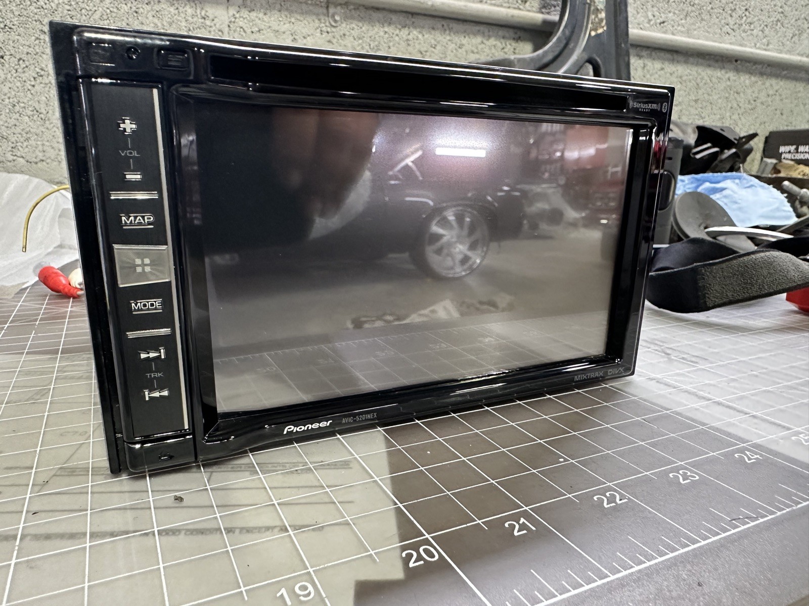 Pioneer AVIC-5200NEX 2 DIN Touchscreen CD Radio ,GPS Bluetooth ,USB for repair
