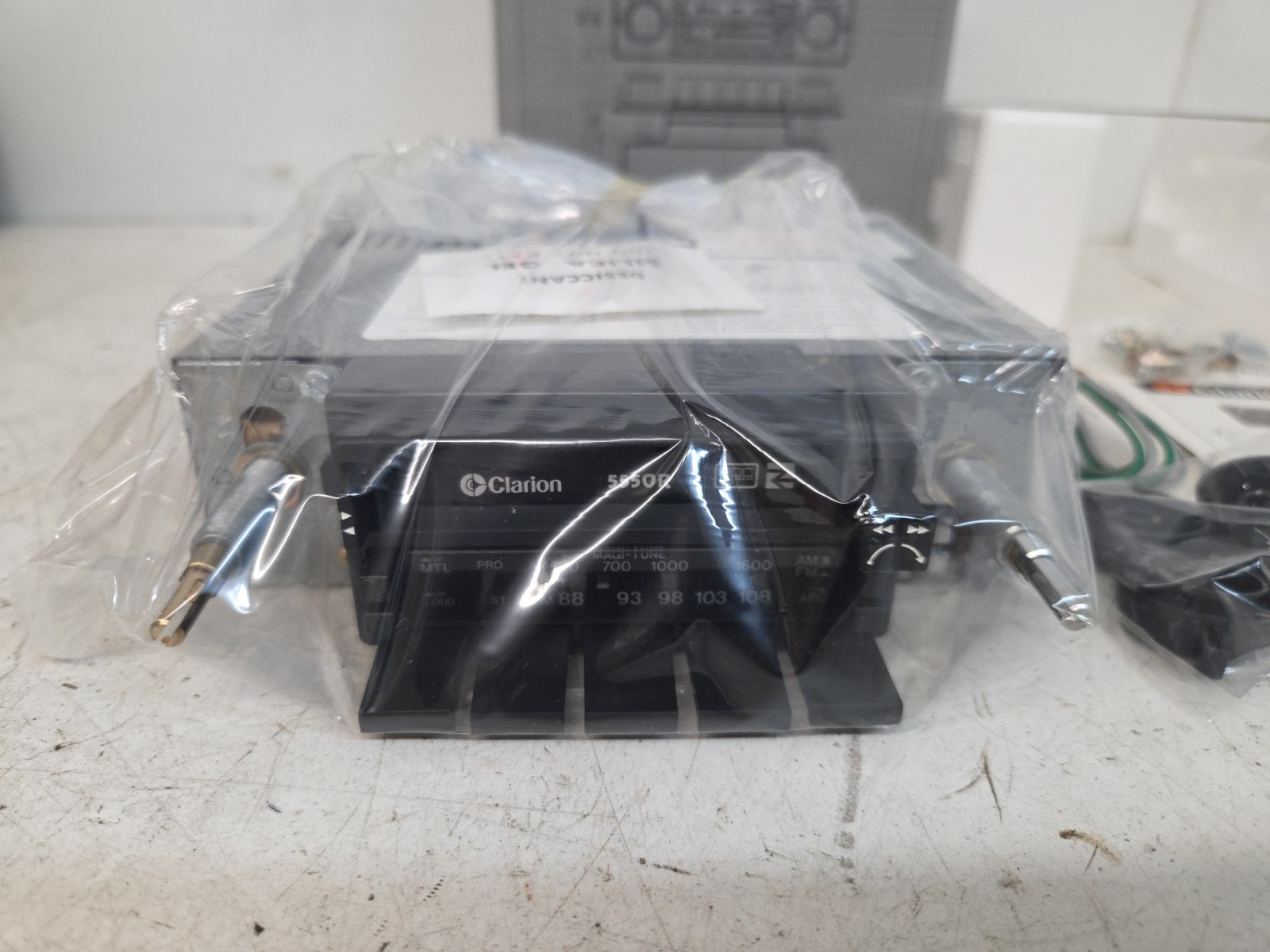 Vintage NOS Clarion 5550R AM/FM Stereo Cassette Reciever Shaft Mount Old School