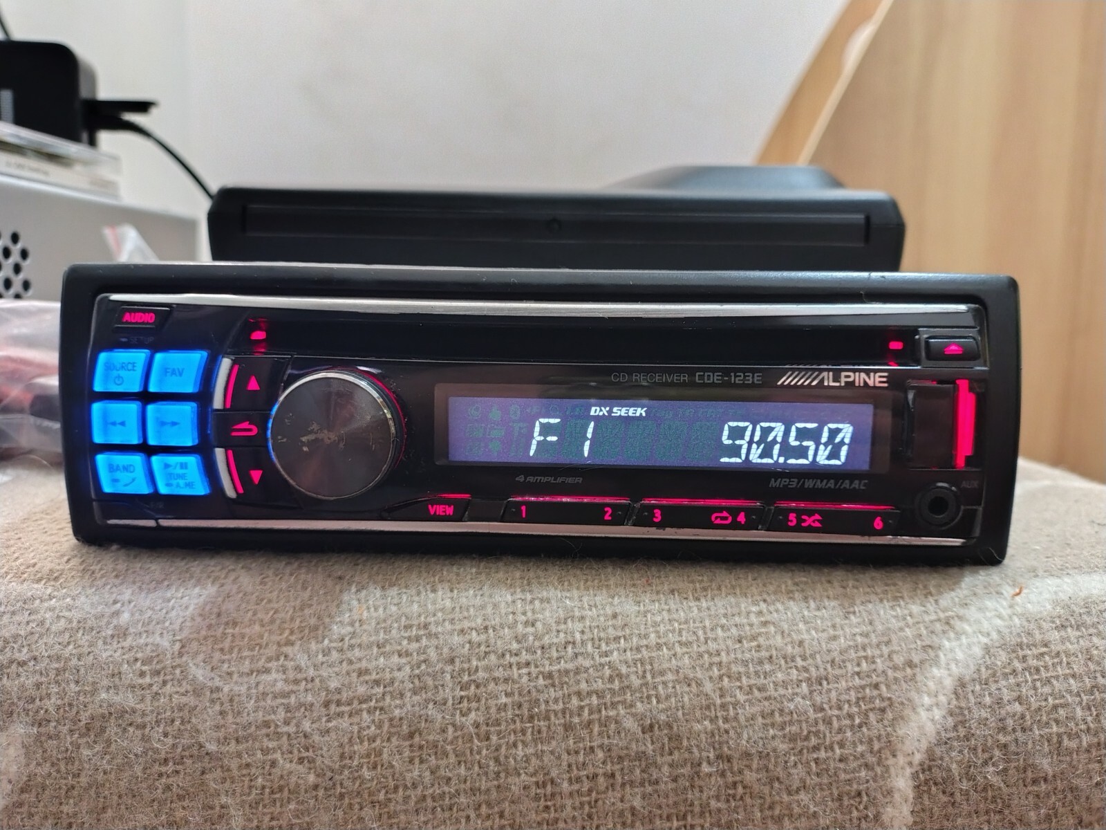Alpine CDE-123E Car Stereo Mobile Media Receiver Fully Working Good Shape