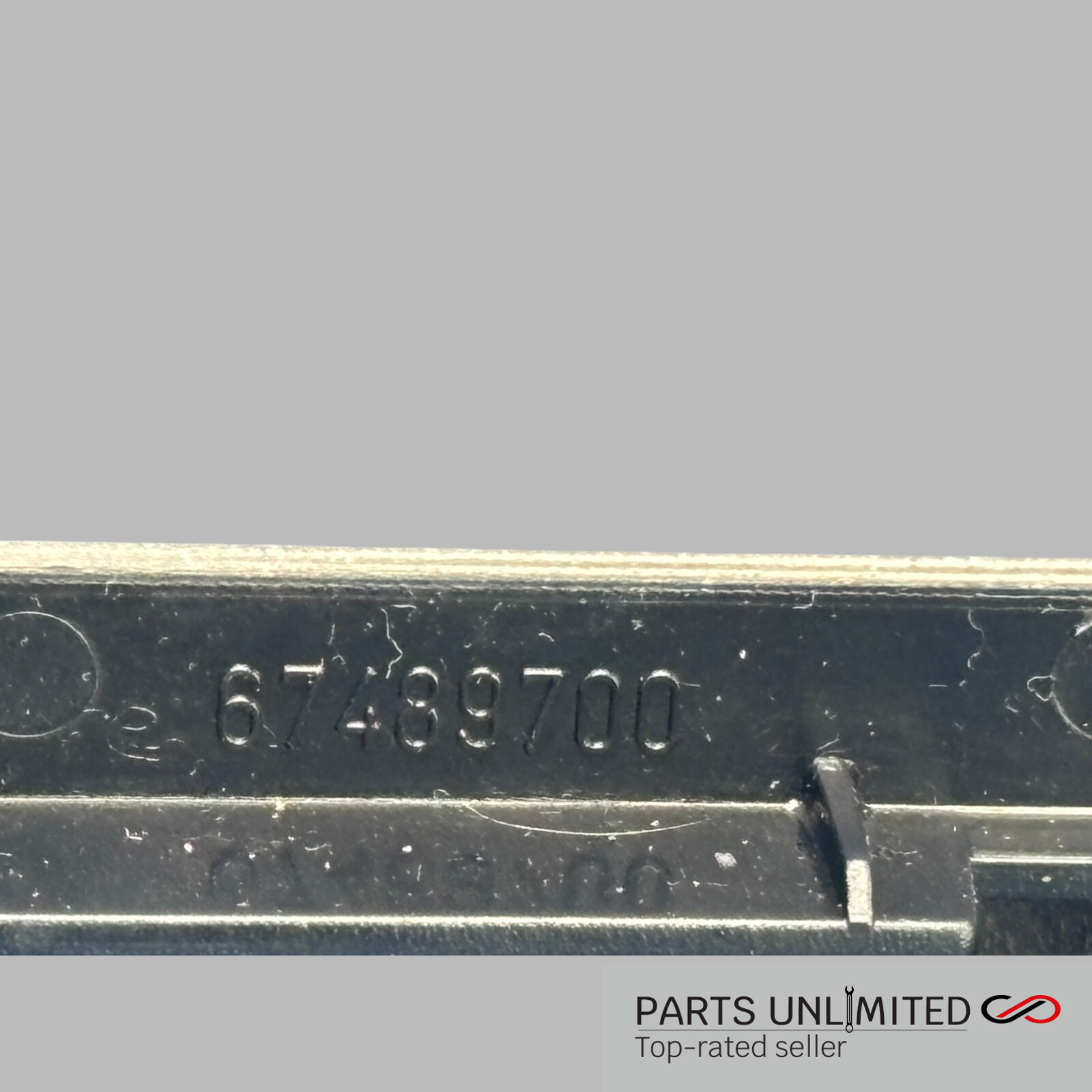 03-08 Maserati Quattroporte M139 OEM under dash CD Changer trim panel cover lid