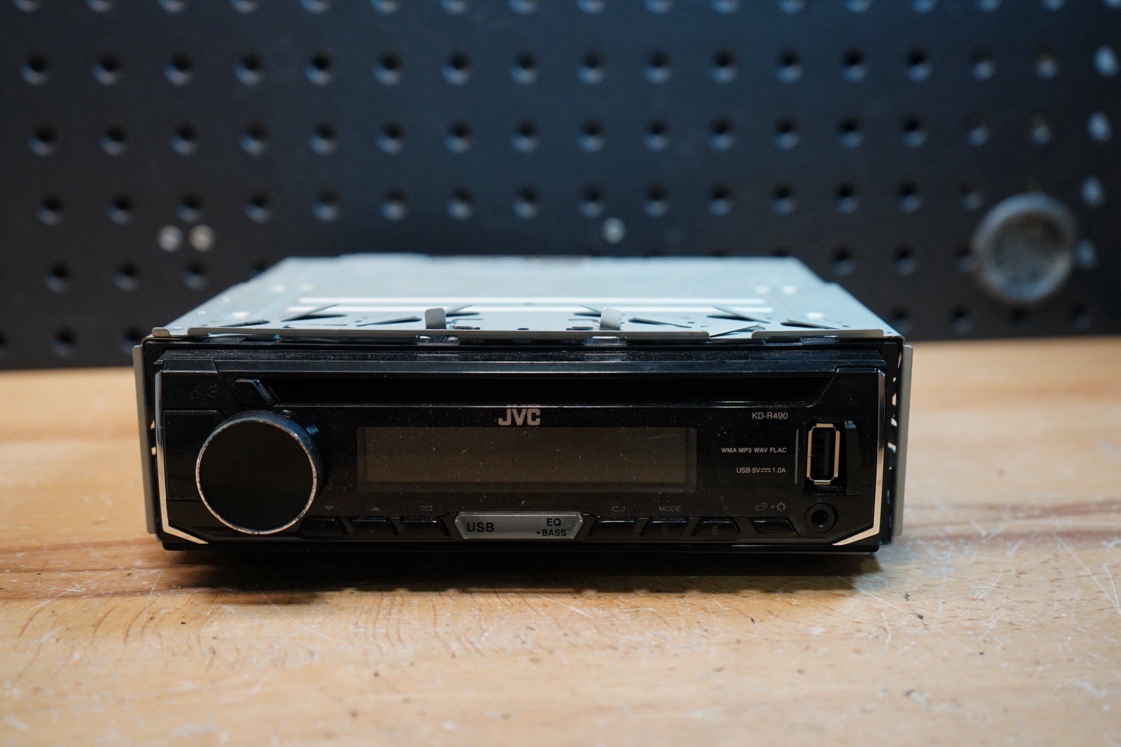 JVC KD-R490 CD Receiver featuring USB/AUX Input – Used