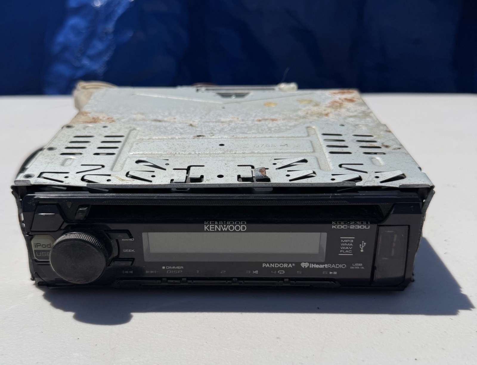Kenwood KDC-HD262U CD Receiver with HD radio- 50Wx4- works w iPhone, Android.