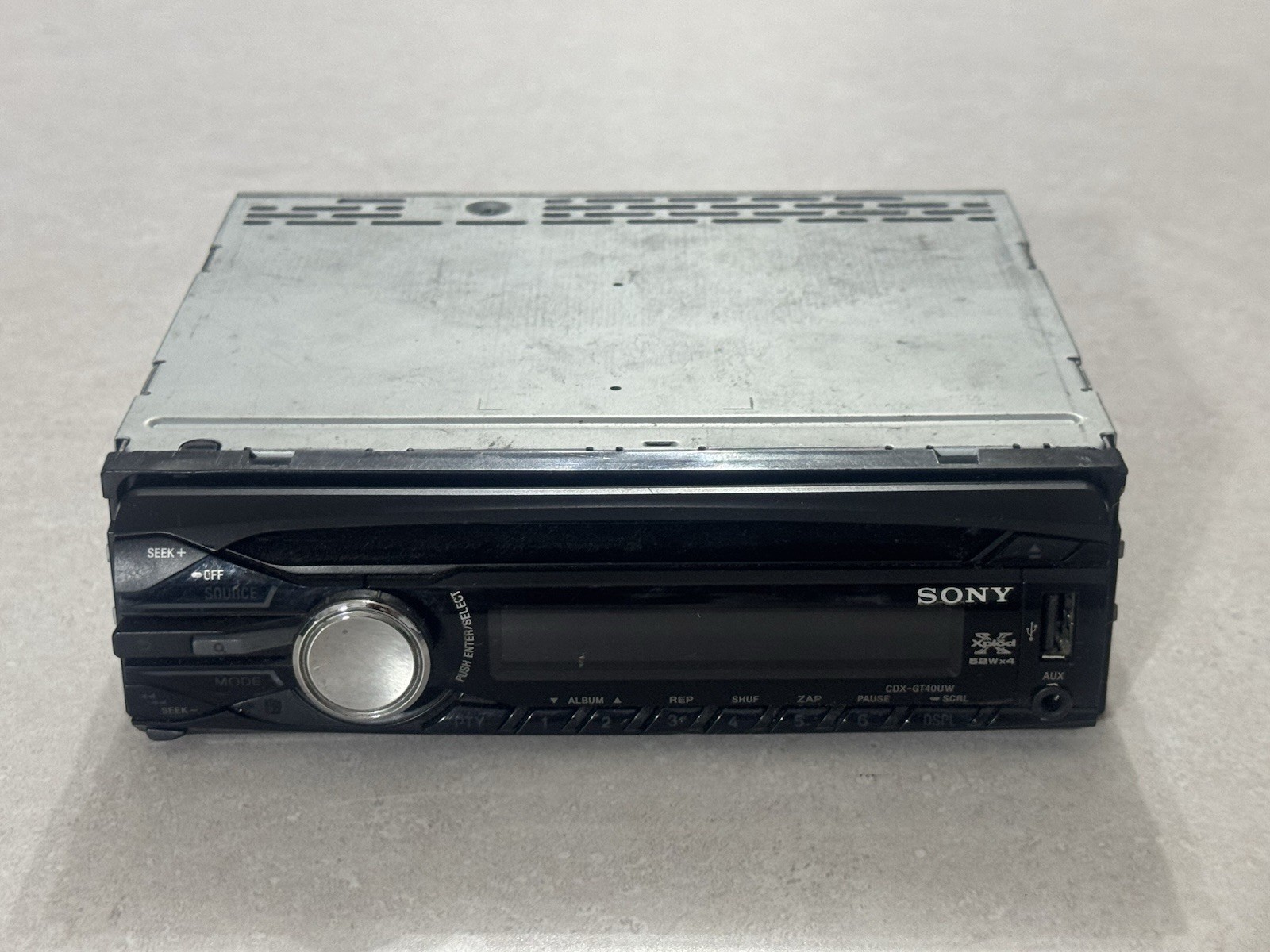 Sony CDX-GT40UW AM/FM Auto CD Player w/ Removable Faceplate See Description