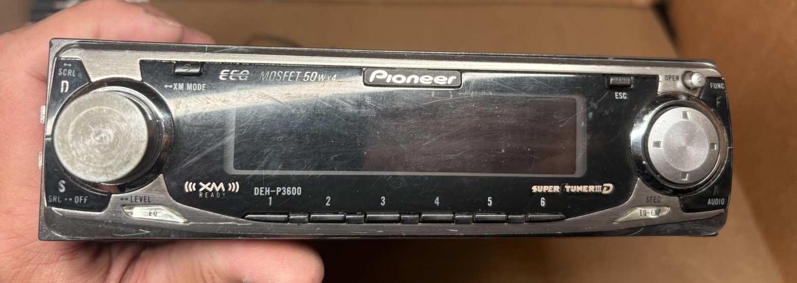 Pioneer DEH-P3600 CD Player In Dash Receiver 50w x 4 With Bluetooth