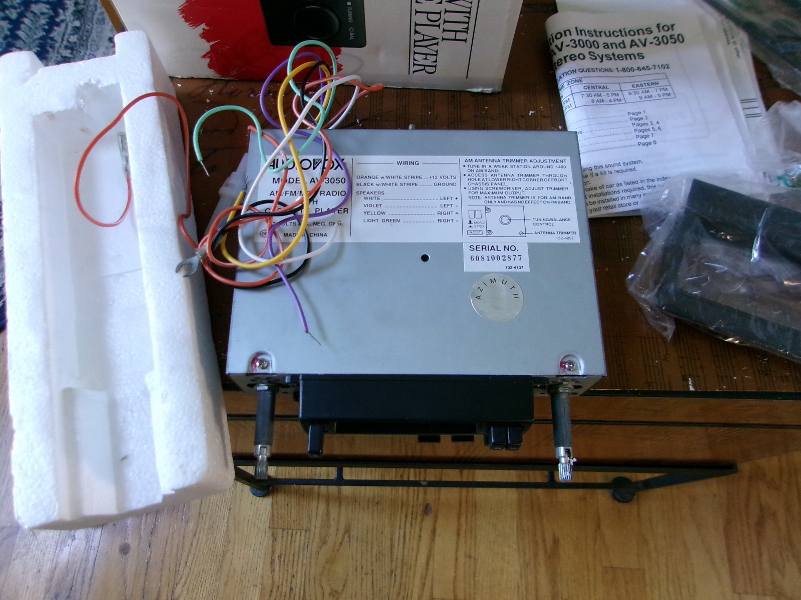 AUDIOVOX AV-3050 AM/FM MPX, AUTO-REVERSE CASETTE PLAYER WITH BOX