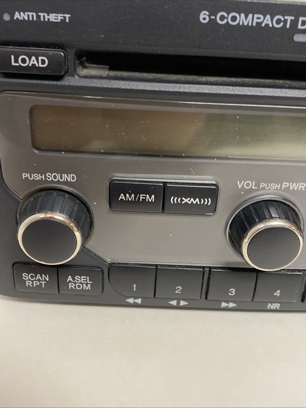 2006 – 2009 Honda Pilot CD Radio 39100-S9V-A600 AM FM 6 Disc CD Radio Receiver