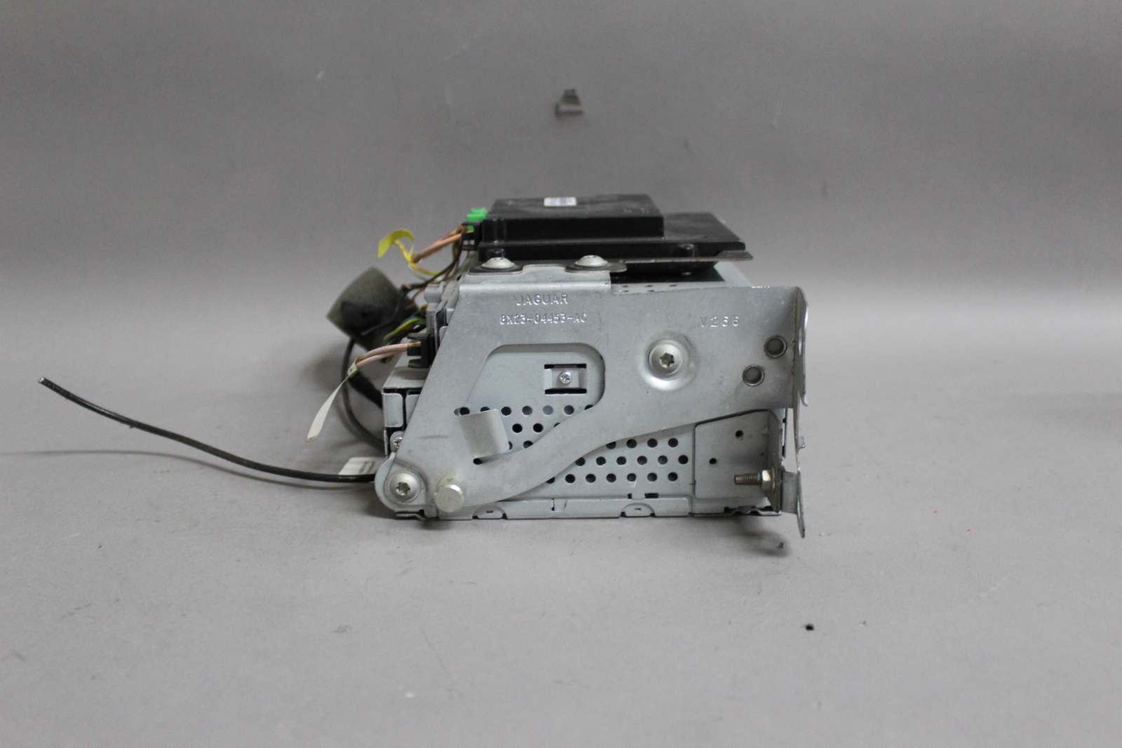 2009 2010 2011 JAGUAR XF AM/FM RADIO CD PLAYER RECEIVER 7G9N14C230TA 8X2314C512