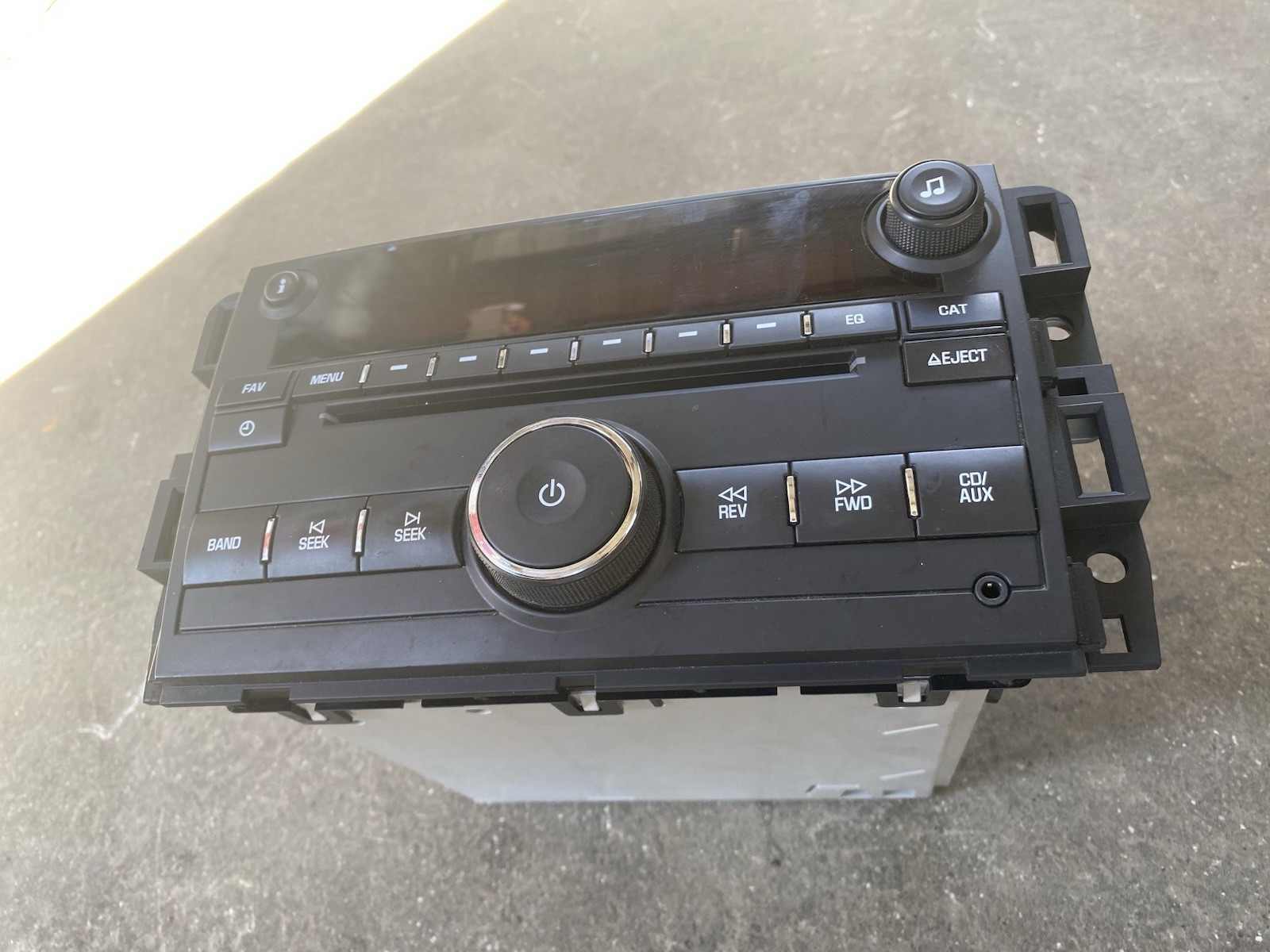 GM 20935118 2 DIN In-Dash Radio Head Unit AM/FM CD AUX Satellite Ready