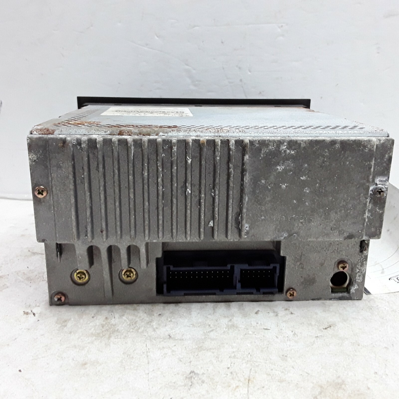 04 2004 Saturn Ion AM FM CD MP3 radio receiver OEM 22727872
