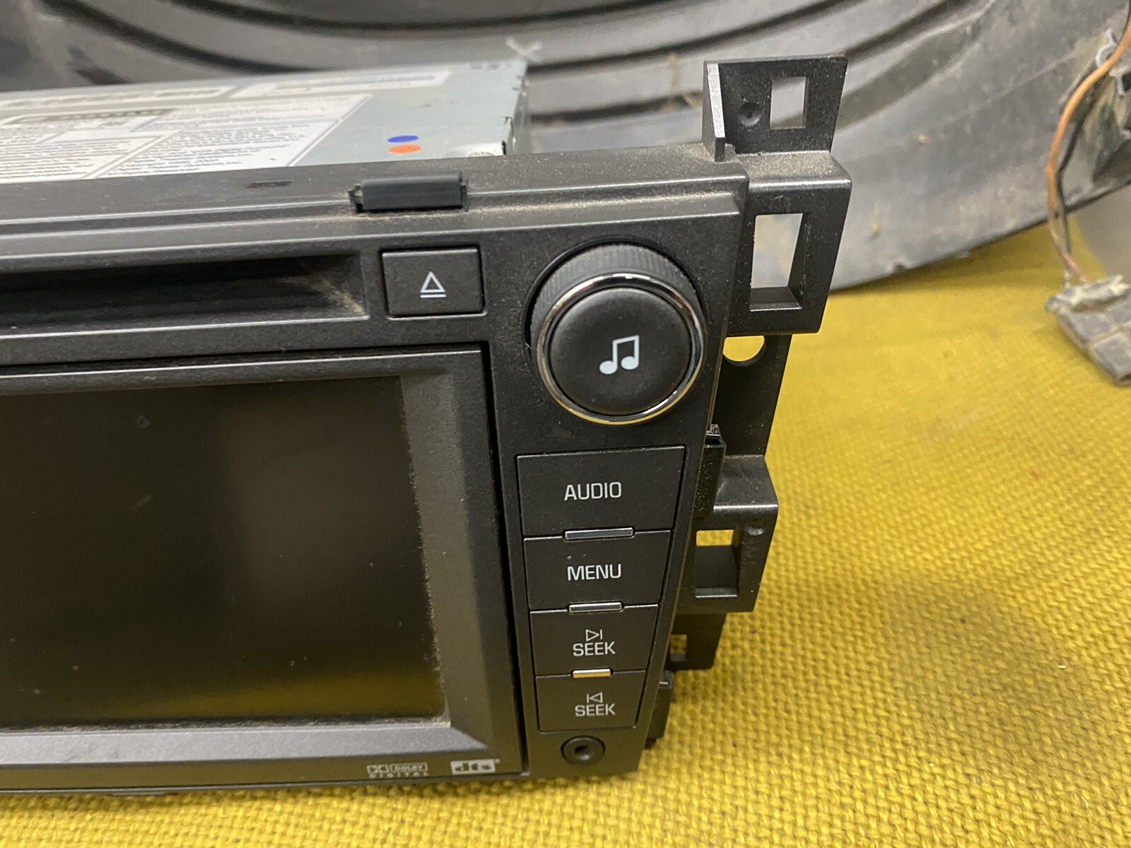 07 08 Cadillac SRX AM FM CD navigation DVD radio receiver OEM 25797598