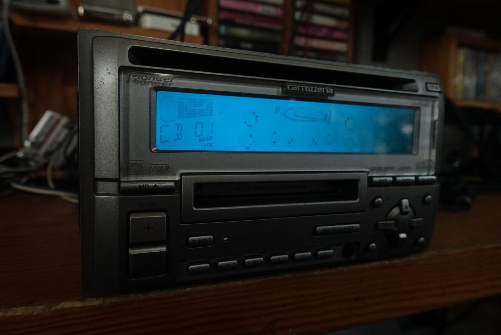 Pioneer Fh-P555MZ. 2 Dins- CD/MD/Aux-Bluetooth Player. BBE/Surround Mode.